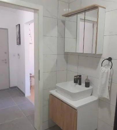 Apartment Sarah 4 *