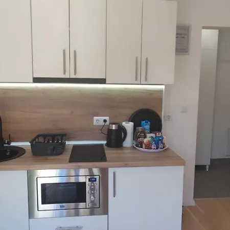 Apartament Sarah 4 *